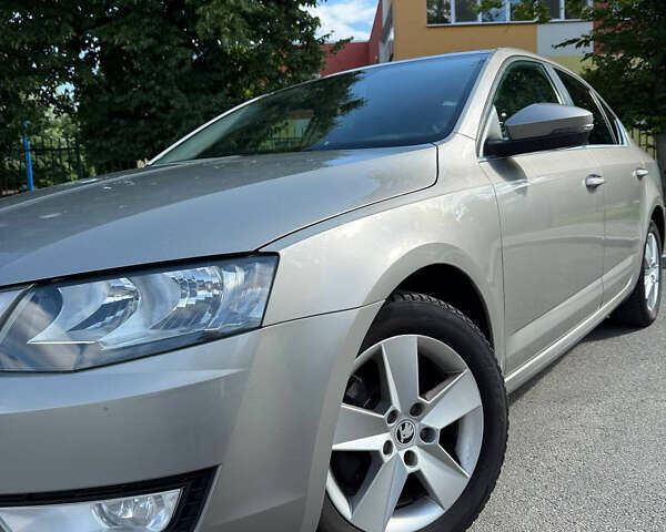 Шкода Октавия 2014 в Киеве на Automoto.ua Бежевый Шкода Октавия, объемом двигателя 1.6 л и пробегом 297 тыс. км за 11000 $, фото 6 на Automoto.ua