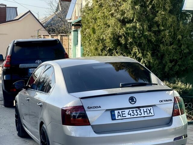 Бежевый Шкода Октавия, объемом двигателя 2 л и пробегом 218 тыс. км за 15000 $, фото 11 на Automoto.ua
