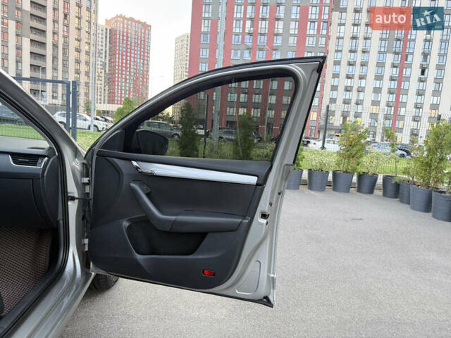 Бежевий Шкода Октавія, об'ємом двигуна 1.2 л та пробігом 202 тис. км за 8950 $, фото 27 на Automoto.ua