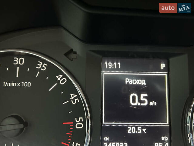 Бежевый Шкода Октавия, объемом двигателя 1.6 л и пробегом 246 тыс. км за 9990 $, фото 37 на Automoto.ua