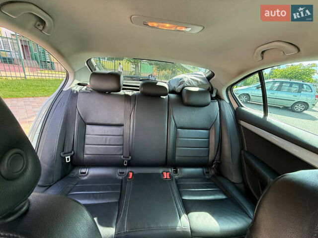 Шкода Октавия 2014 в Киеве на Automoto.ua Бежевый Шкода Октавия, объемом двигателя 1.6 л и пробегом 297 тыс. км за 11000 $, фото 9 на Automoto.ua