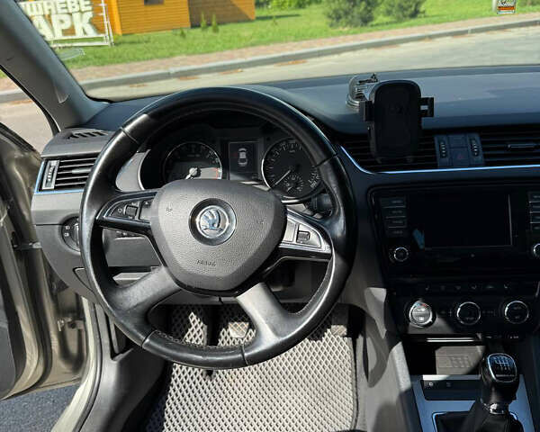 Шкода Октавия 2014 в Киеве на Automoto.ua Бежевый Шкода Октавия, объемом двигателя 1.6 л и пробегом 297 тыс. км за 11000 $, фото 8 на Automoto.ua