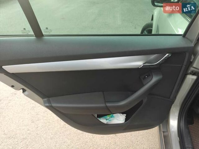 Бежевый Шкода Октавия, объемом двигателя 1.6 л и пробегом 262 тыс. км за 11500 $, фото 18 на Automoto.ua