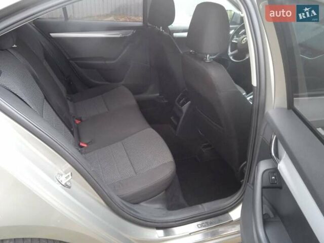 Бежевий Шкода Октавія, об'ємом двигуна 1.6 л та пробігом 160 тис. км за 9450 $, фото 11 на Automoto.ua
