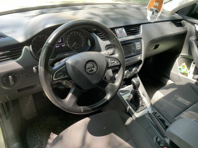 Бежевий Шкода Октавія, об'ємом двигуна 1.4 л та пробігом 250 тис. км за 10000 $, фото 5 на Automoto.ua