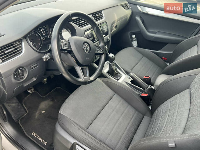 Бежевый Шкода Октавия, объемом двигателя 1.8 л и пробегом 231 тыс. км за 10900 $, фото 11 на Automoto.ua