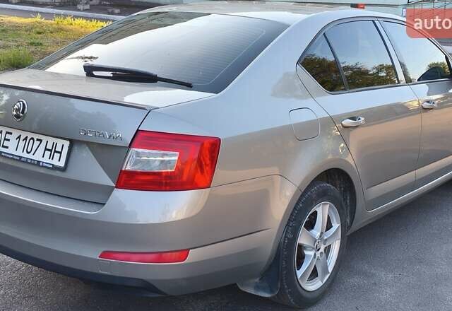 Бежевий Шкода Октавія, об'ємом двигуна 1.8 л та пробігом 211 тис. км за 12800 $, фото 2 на Automoto.ua