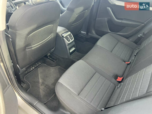 Бежевый Шкода Октавия, объемом двигателя 1.8 л и пробегом 231 тыс. км за 10900 $, фото 10 на Automoto.ua