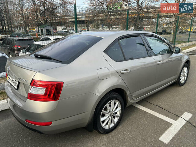 Бежевый Шкода Октавия, объемом двигателя 1.8 л и пробегом 231 тыс. км за 10900 $, фото 1 на Automoto.ua