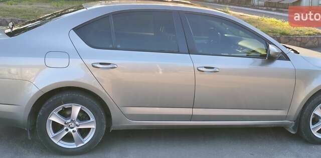 Бежевий Шкода Октавія, об'ємом двигуна 1.8 л та пробігом 211 тис. км за 12800 $, фото 3 на Automoto.ua