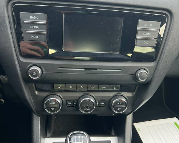 Бежевый Шкода Октавия, объемом двигателя 1.8 л и пробегом 231 тыс. км за 10900 $, фото 30 на Automoto.ua