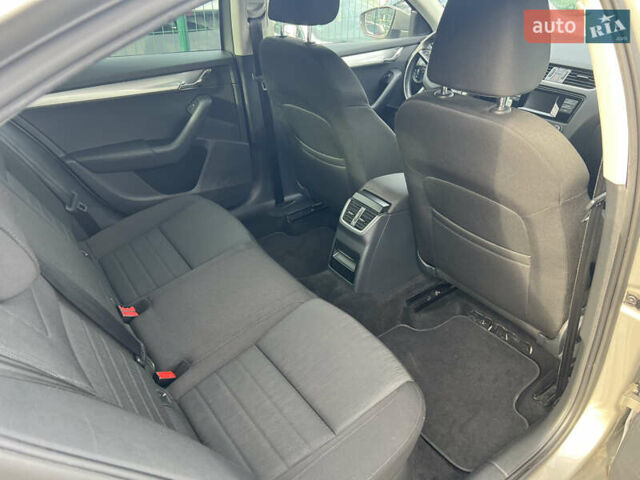 Бежевый Шкода Октавия, объемом двигателя 1.8 л и пробегом 231 тыс. км за 10900 $, фото 8 на Automoto.ua