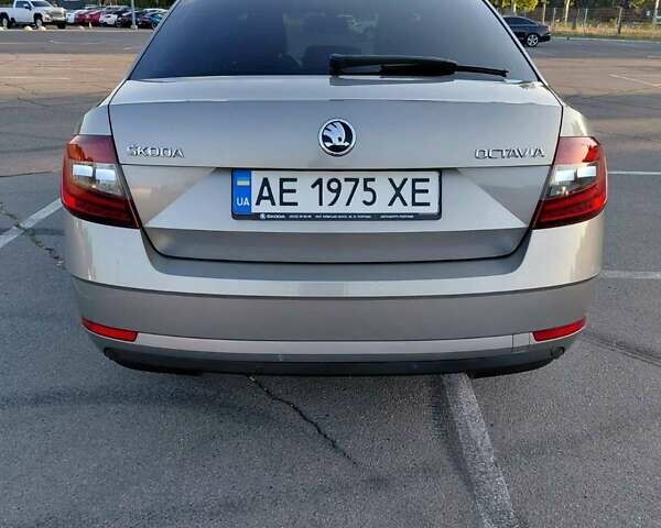 Бежевий Шкода Октавія, об'ємом двигуна 1.4 л та пробігом 185 тис. км за 13800 $, фото 3 на Automoto.ua