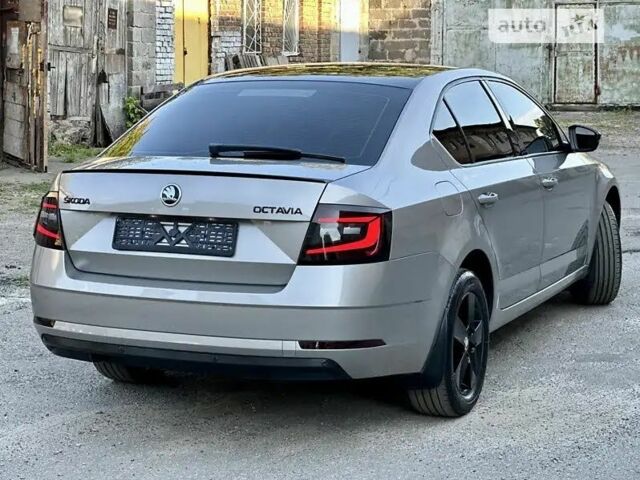 Бежевый Шкода Октавия, объемом двигателя 1.8 л и пробегом 156 тыс. км за 13500 $, фото 9 на Automoto.ua