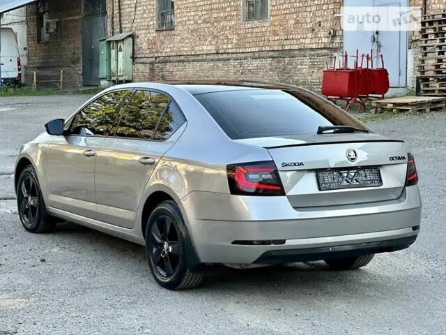 Бежевый Шкода Октавия, объемом двигателя 1.8 л и пробегом 156 тыс. км за 13500 $, фото 1 на Automoto.ua