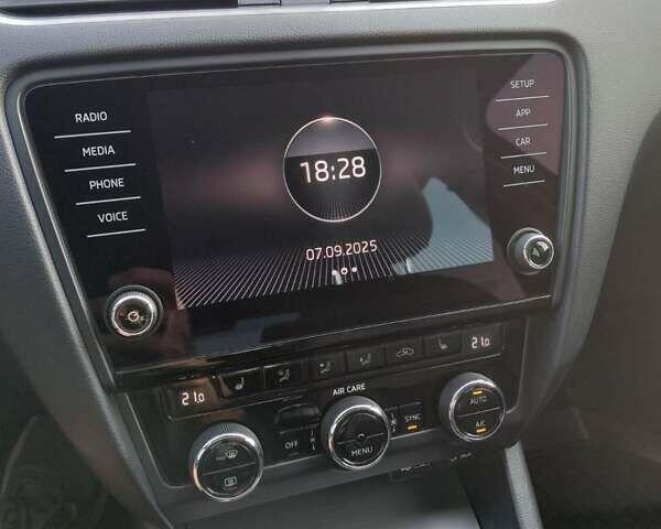 Бежевий Шкода Октавія, об'ємом двигуна 1.4 л та пробігом 185 тис. км за 13800 $, фото 21 на Automoto.ua