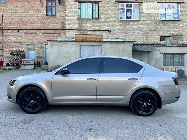 Бежевый Шкода Октавия, объемом двигателя 1.8 л и пробегом 156 тыс. км за 13500 $, фото 4 на Automoto.ua