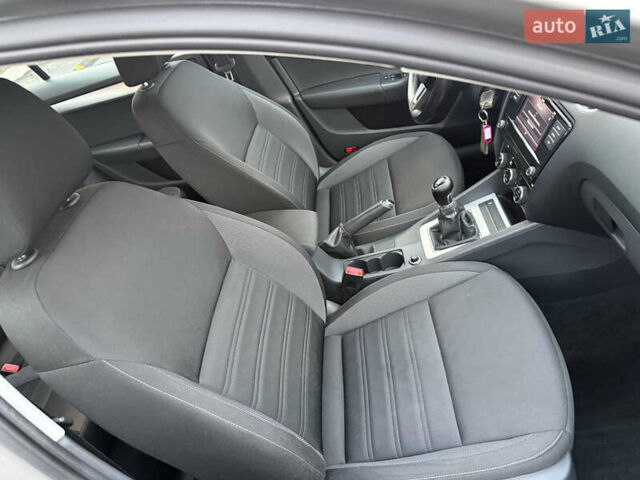 Бежевый Шкода Октавия, объемом двигателя 2 л и пробегом 105 тыс. км за 16950 $, фото 75 на Automoto.ua