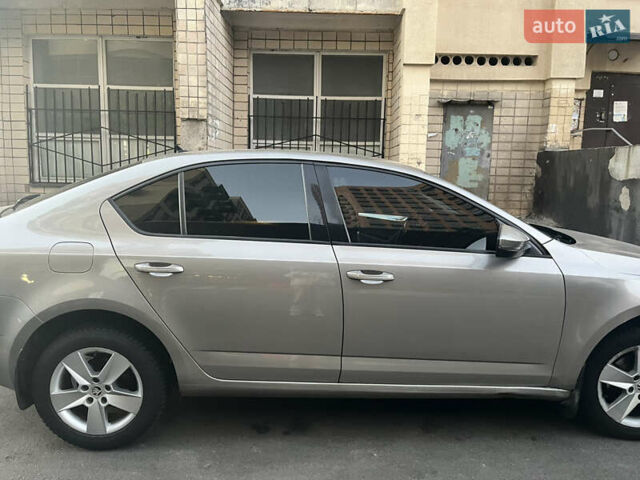 Бежевий Шкода Октавія, об'ємом двигуна 1.4 л та пробігом 160 тис. км за 12000 $, фото 3 на Automoto.ua
