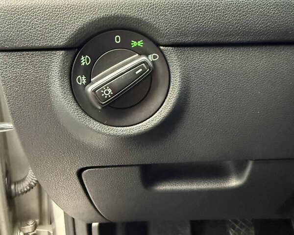 Бежевый Шкода Октавия, объемом двигателя 2 л и пробегом 105 тыс. км за 16950 $, фото 46 на Automoto.ua