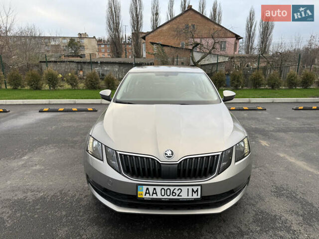 Бежевый Шкода Октавия, объемом двигателя 2 л и пробегом 105 тыс. км за 16950 $, фото 4 на Automoto.ua
