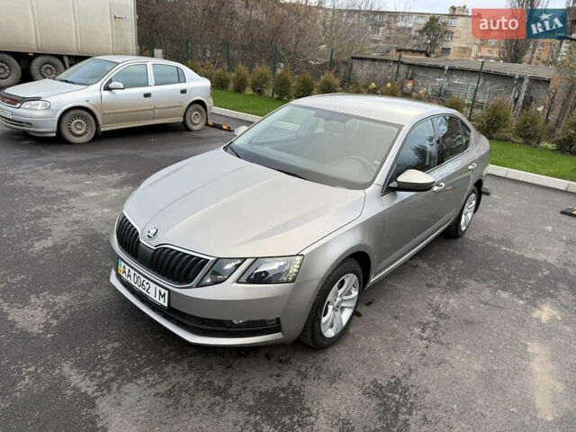 Бежевый Шкода Октавия, объемом двигателя 2 л и пробегом 105 тыс. км за 16950 $, фото 3 на Automoto.ua