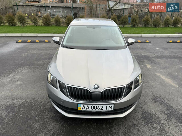 Бежевый Шкода Октавия, объемом двигателя 2 л и пробегом 105 тыс. км за 16950 $, фото 5 на Automoto.ua