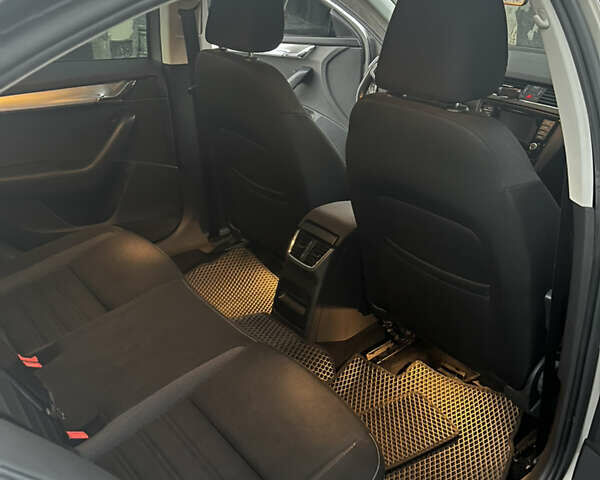 Бежевий Шкода Октавія, об'ємом двигуна 1.4 л та пробігом 160 тис. км за 12000 $, фото 5 на Automoto.ua