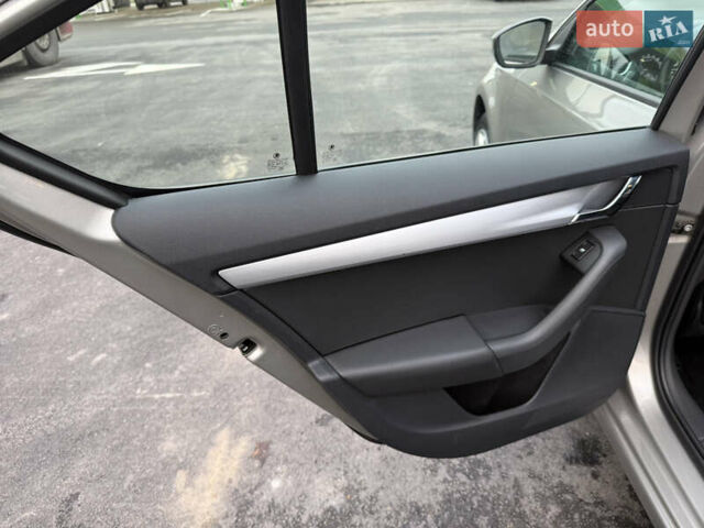 Бежевый Шкода Октавия, объемом двигателя 2 л и пробегом 105 тыс. км за 16950 $, фото 62 на Automoto.ua