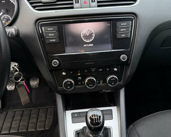 Бежевый Шкода Октавия, объемом двигателя 2 л и пробегом 105 тыс. км за 16950 $, фото 54 на Automoto.ua