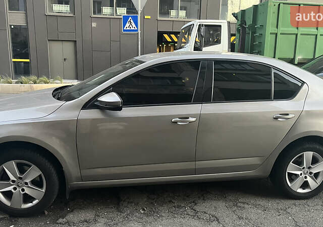Бежевий Шкода Октавія, об'ємом двигуна 1.4 л та пробігом 160 тис. км за 12000 $, фото 7 на Automoto.ua