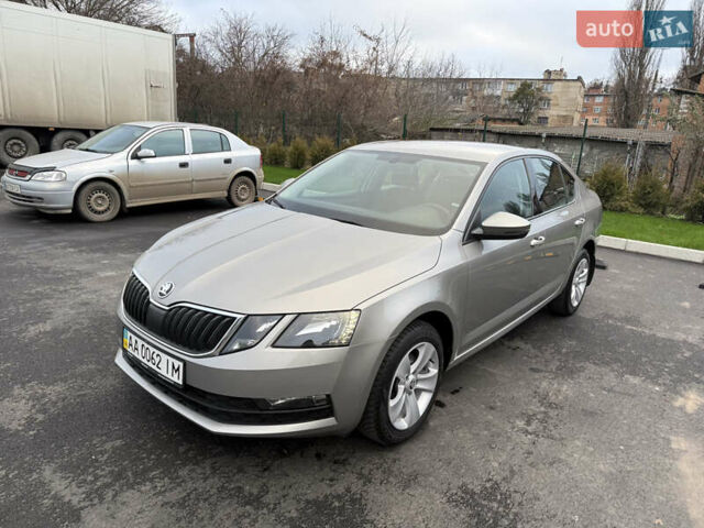 Бежевый Шкода Октавия, объемом двигателя 2 л и пробегом 105 тыс. км за 16950 $, фото 1 на Automoto.ua