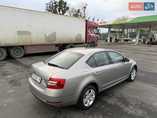 Бежевый Шкода Октавия, объемом двигателя 2 л и пробегом 105 тыс. км за 16950 $, фото 13 на Automoto.ua