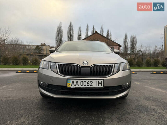 Бежевый Шкода Октавия, объемом двигателя 2 л и пробегом 105 тыс. км за 16950 $, фото 6 на Automoto.ua