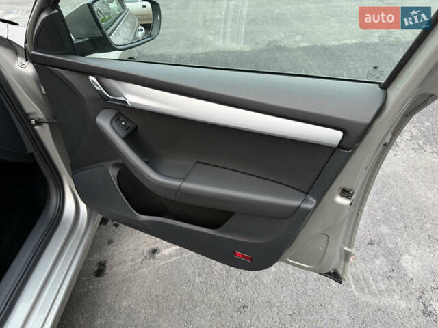 Бежевый Шкода Октавия, объемом двигателя 2 л и пробегом 105 тыс. км за 16950 $, фото 70 на Automoto.ua