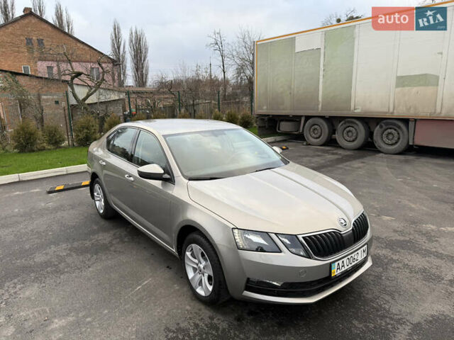 Бежевый Шкода Октавия, объемом двигателя 2 л и пробегом 105 тыс. км за 16950 $, фото 8 на Automoto.ua