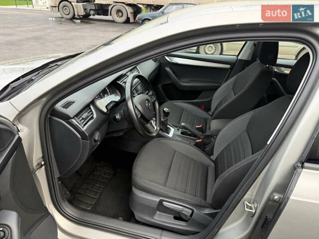 Бежевый Шкода Октавия, объемом двигателя 2 л и пробегом 105 тыс. км за 16950 $, фото 43 на Automoto.ua