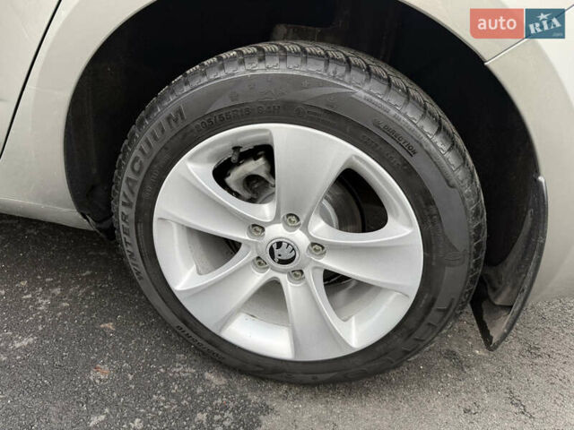 Бежевый Шкода Октавия, объемом двигателя 2 л и пробегом 105 тыс. км за 16950 $, фото 37 на Automoto.ua