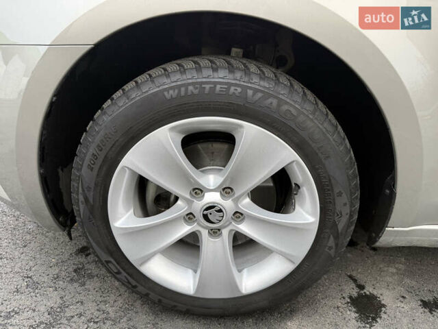 Бежевый Шкода Октавия, объемом двигателя 2 л и пробегом 105 тыс. км за 16950 $, фото 38 на Automoto.ua