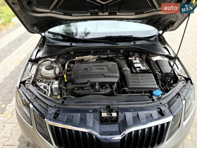 Шкода Октавия 2019 в Киеве на Automoto.ua Бежевый Шкода Октавия, объемом двигателя 1.8 л и пробегом 235 тыс. км за 14990 $, фото 12 на Automoto.ua