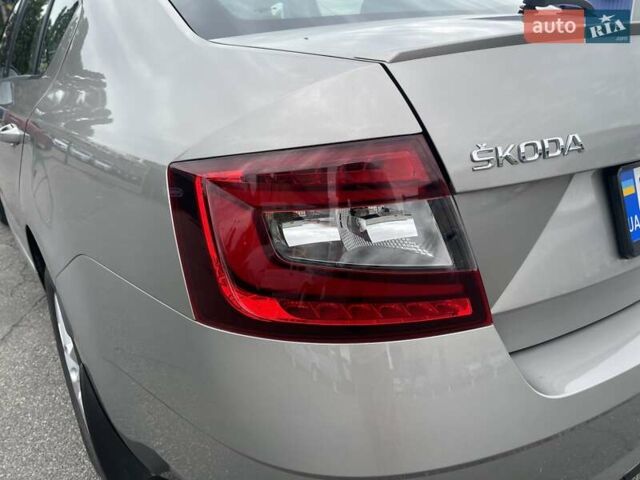 Бежевый Шкода Октавия, объемом двигателя 1.8 л и пробегом 225 тыс. км за 12500 $, фото 34 на Automoto.ua