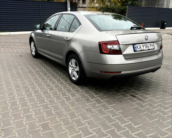 Шкода Октавия 2019 в Киеве на Automoto.ua Бежевый Шкода Октавия, объемом двигателя 1.8 л и пробегом 235 тыс. км за 14990 $, фото 2 на Automoto.ua