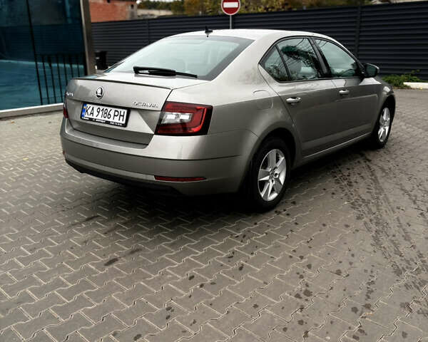 Шкода Октавия 2019 в Киеве на Automoto.ua Бежевый Шкода Октавия, объемом двигателя 1.8 л и пробегом 235 тыс. км за 14990 $, фото 1 на Automoto.ua