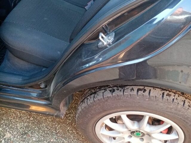 Черный Шкода Октавия, объемом двигателя 1.8 л и пробегом 290 тыс. км за 5000 $, фото 9 на Automoto.ua