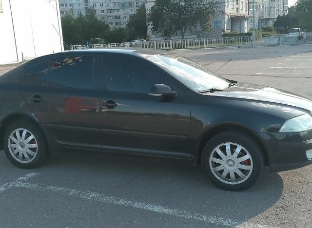 Черный Шкода Октавия, объемом двигателя 1.6 л и пробегом 233 тыс. км за 5000 $, фото 2 на Automoto.ua