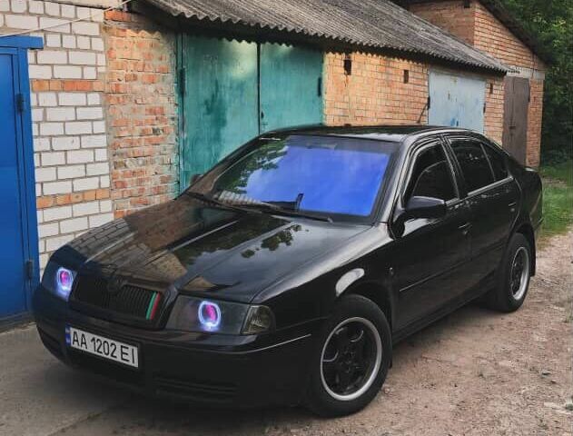 Черный Шкода Октавия, объемом двигателя 1.8 л и пробегом 440 тыс. км за 4800 $, фото 1 на Automoto.ua