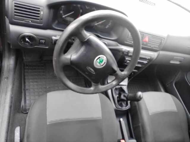 Шкода Октавия 2005 в Хусте на Automoto.ua Черный Шкода Октавия, объемом двигателя 0 л и пробегом 240 тыс. км за 5400 $, фото 6 на Automoto.ua