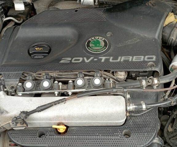 Черный Шкода Октавия, объемом двигателя 1.8 л и пробегом 300 тыс. км за 5200 $, фото 8 на Automoto.ua