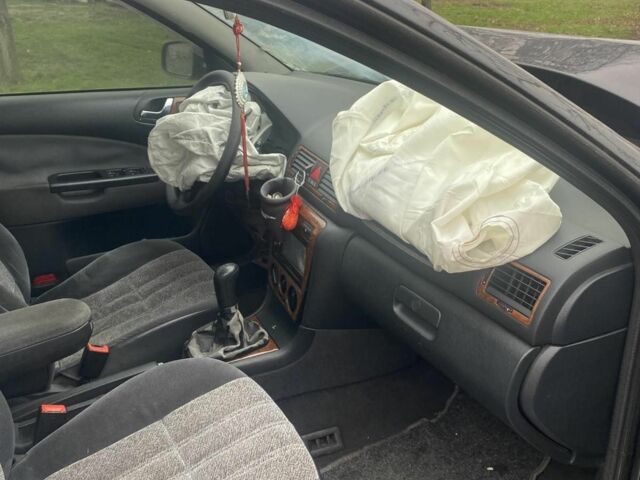 Черный Шкода Октавия, объемом двигателя 1.6 л и пробегом 201 тыс. км за 2200 $, фото 5 на Automoto.ua