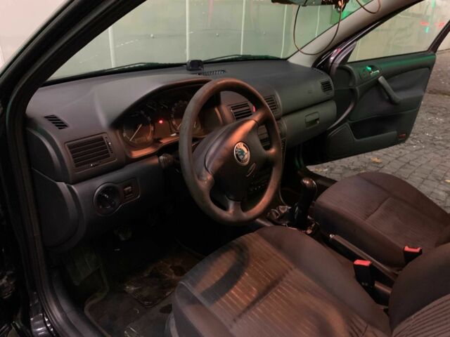 Черный Шкода Октавия, объемом двигателя 2 л и пробегом 340 тыс. км за 5200 $, фото 6 на Automoto.ua